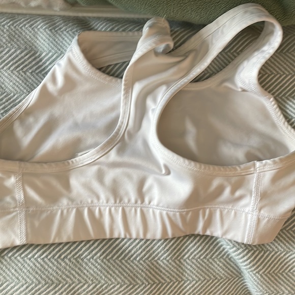 Nike sports bras - Picture 6 of 8